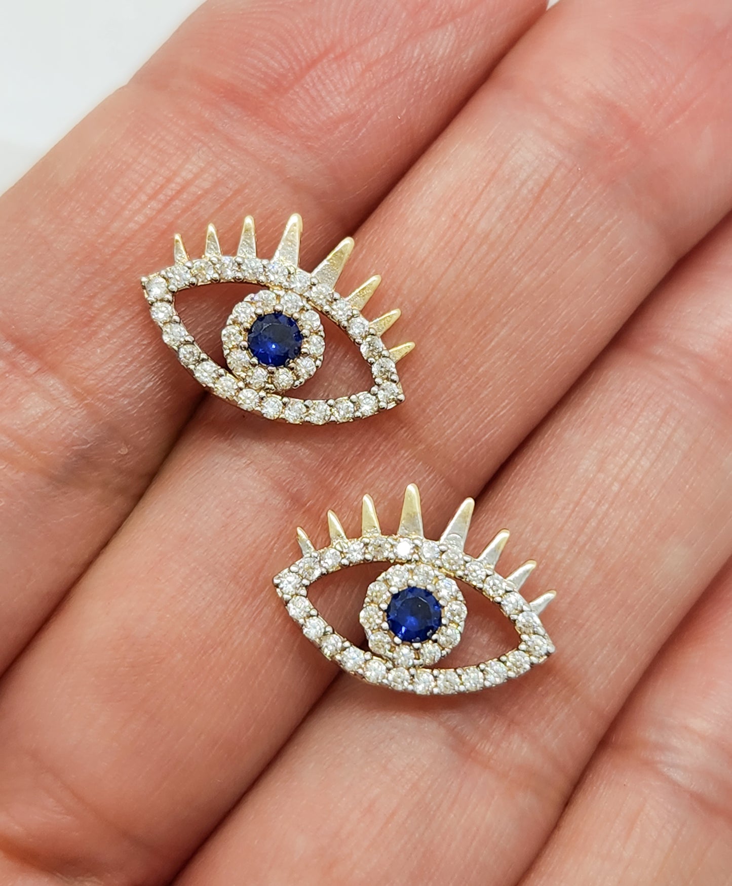 Aretes de ojito turco con pestañas