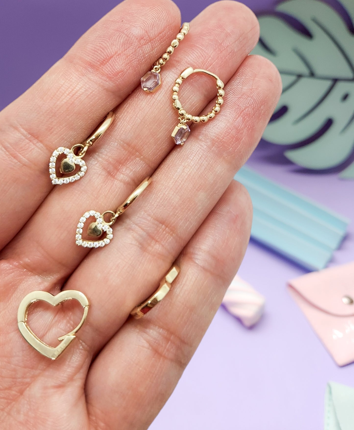 Huggies con dije corazón y zirconias