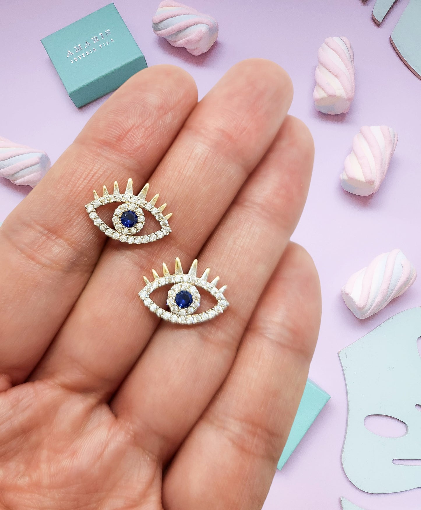 Aretes de ojito turco con pestañas