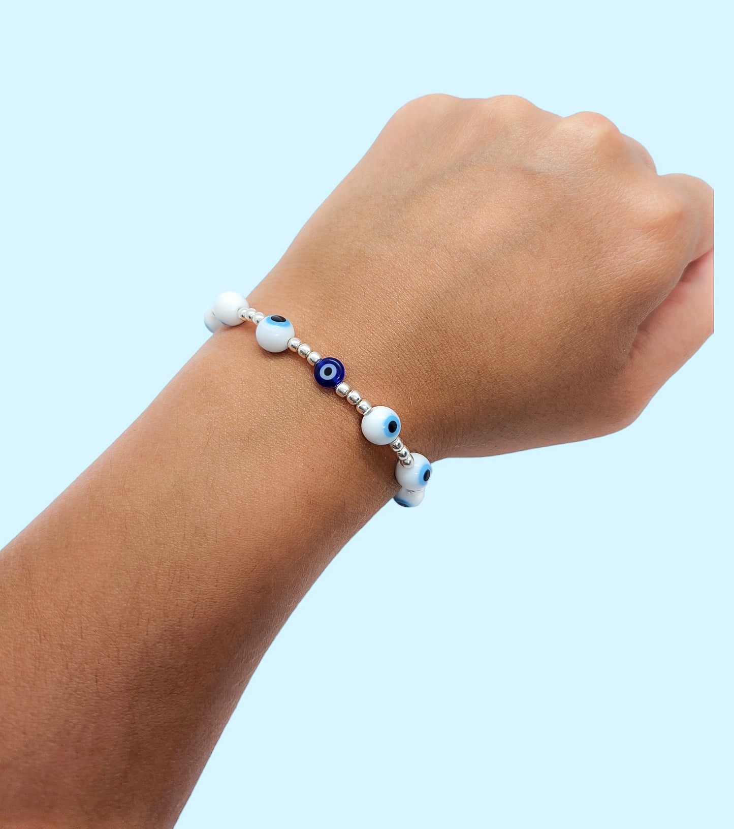 Pulsera de bolitas de plata con ojito turco blancas con azul