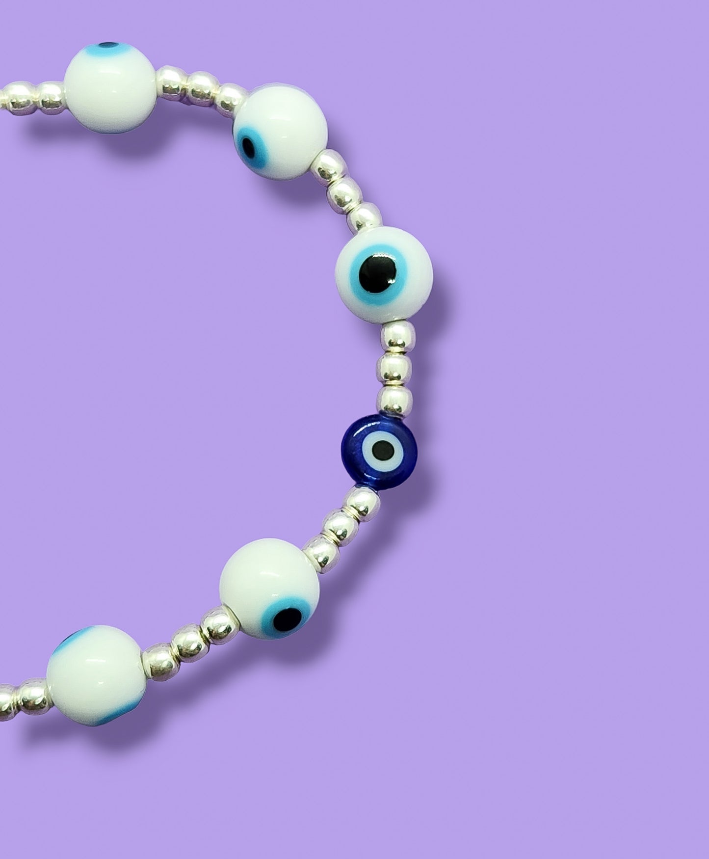 Pulsera de bolitas de plata con ojito turco blancas con azul