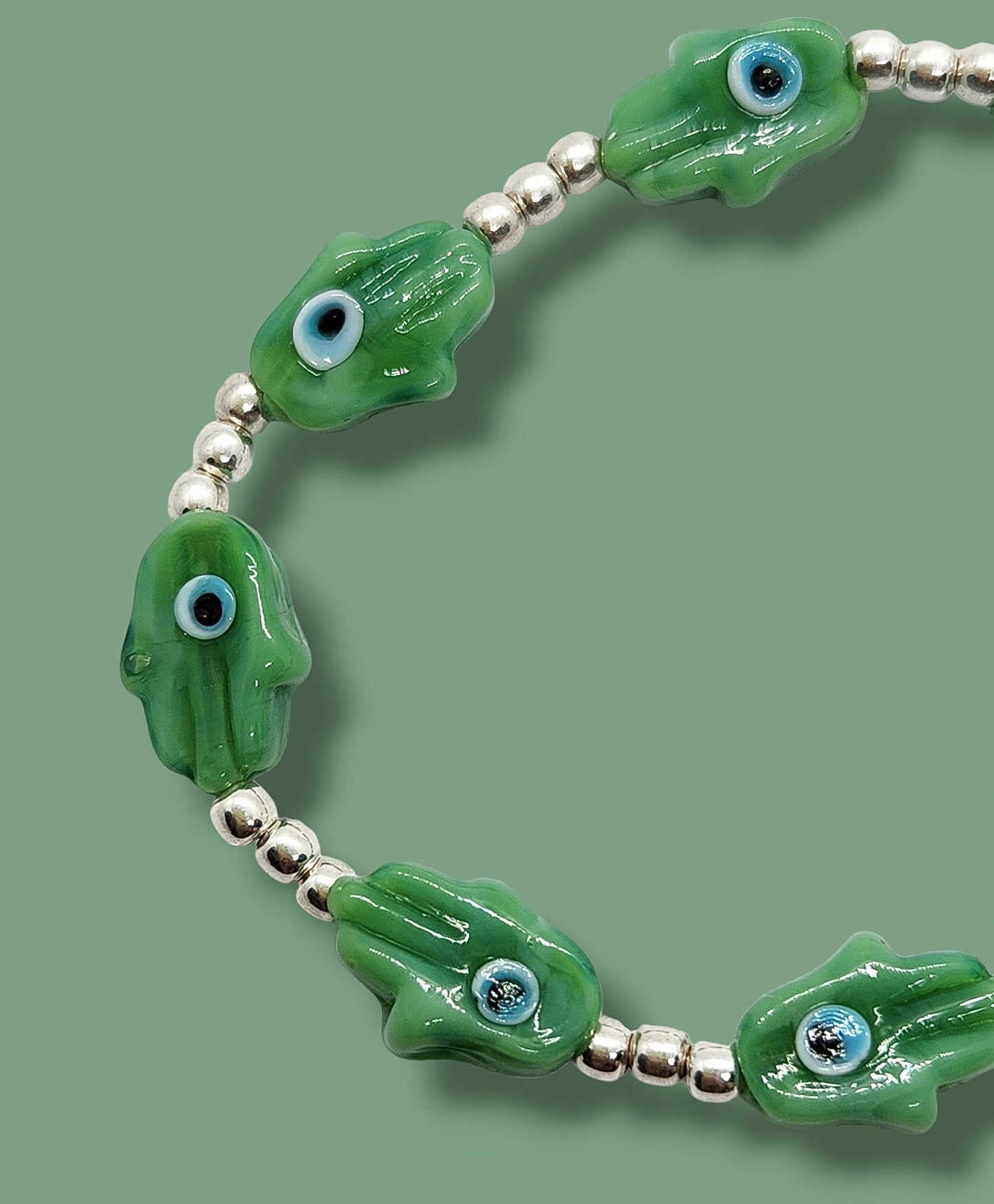 Pulsera de bolitas de plata con mano de fátima y ojito turco VERDE
