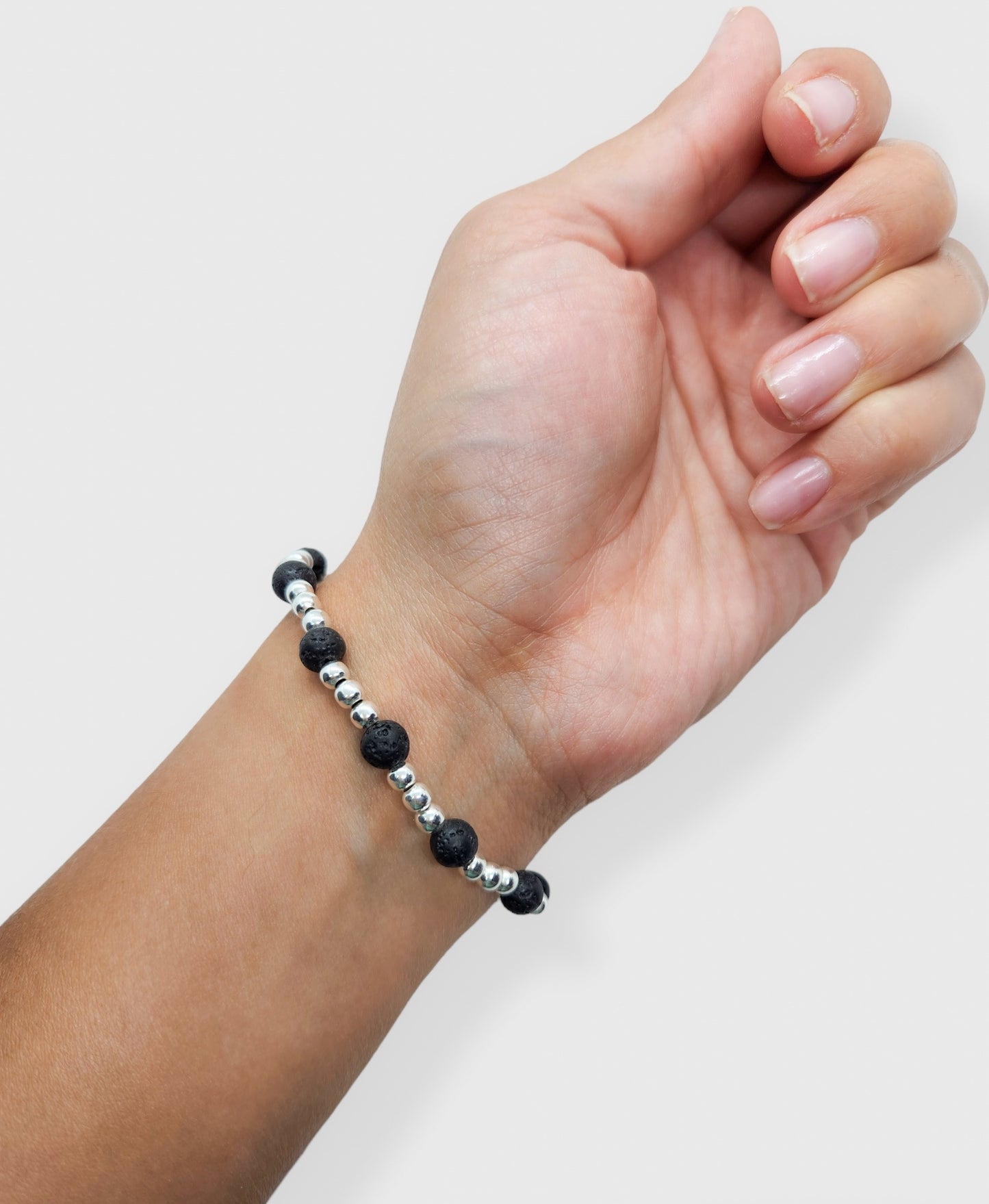 Pulsera de plata con piedra volcánica