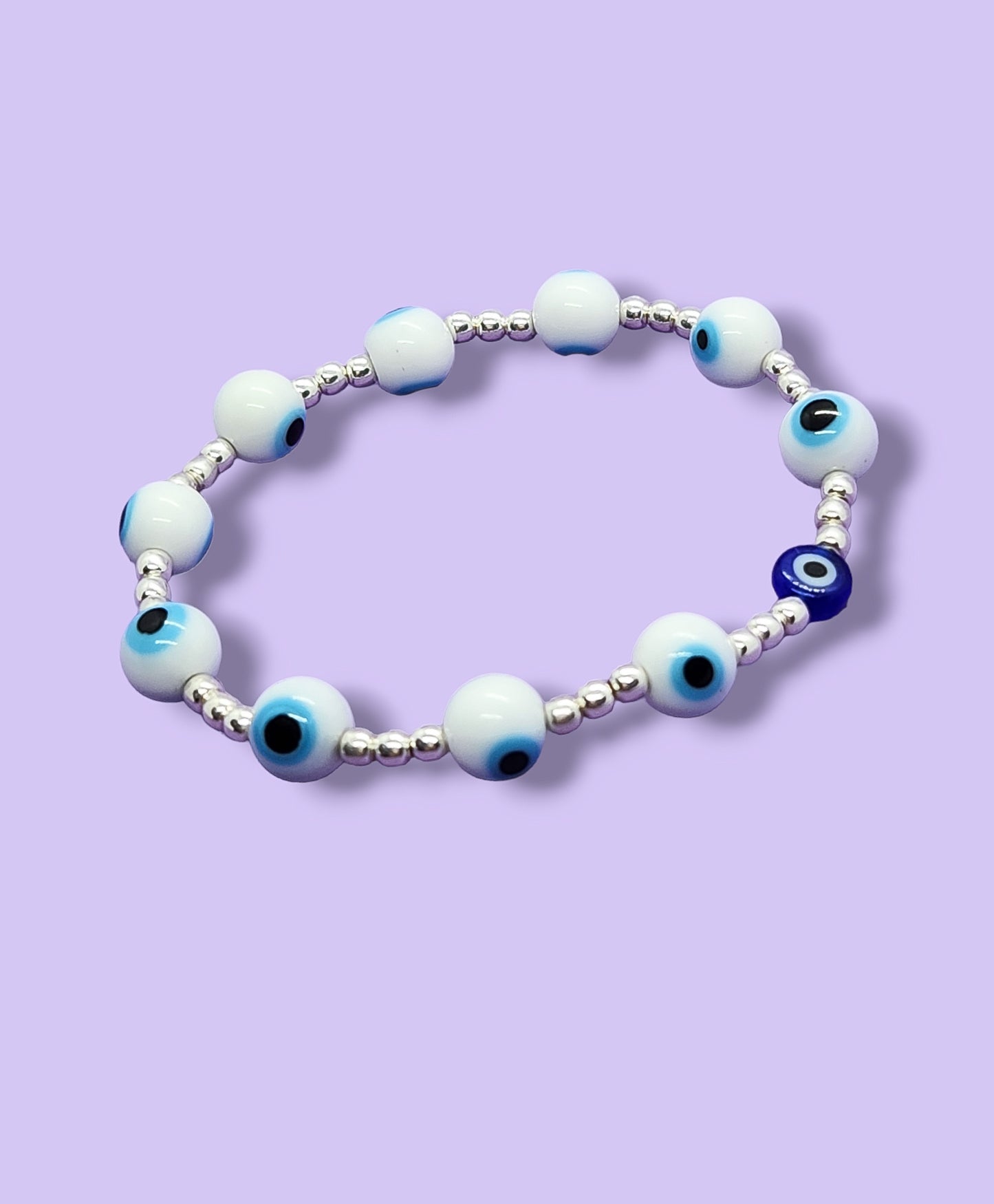 Pulsera de bolitas de plata con ojito turco blancas con azul