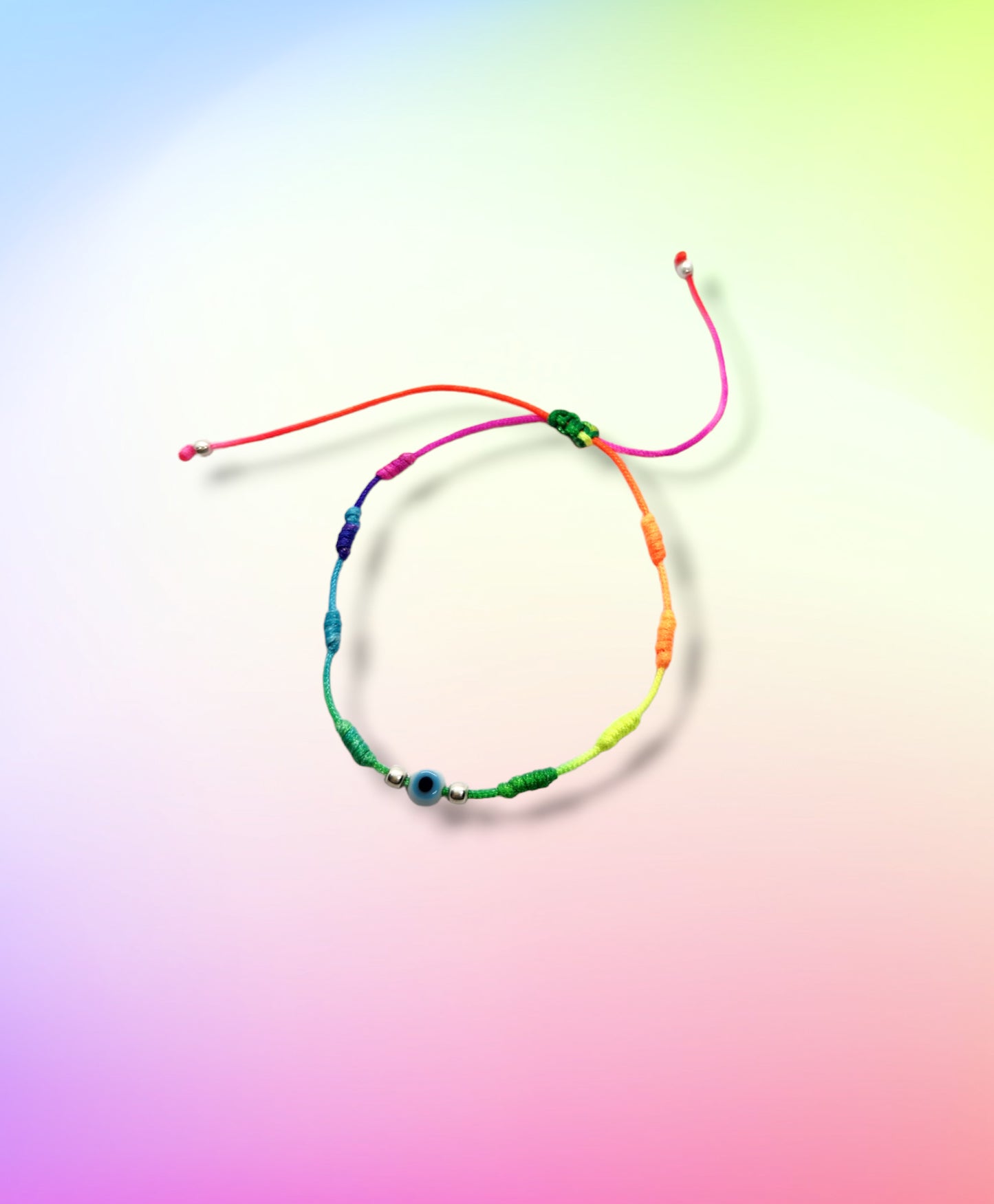 Pulsera de hilo de colores con ojo turco y bolitas de plata